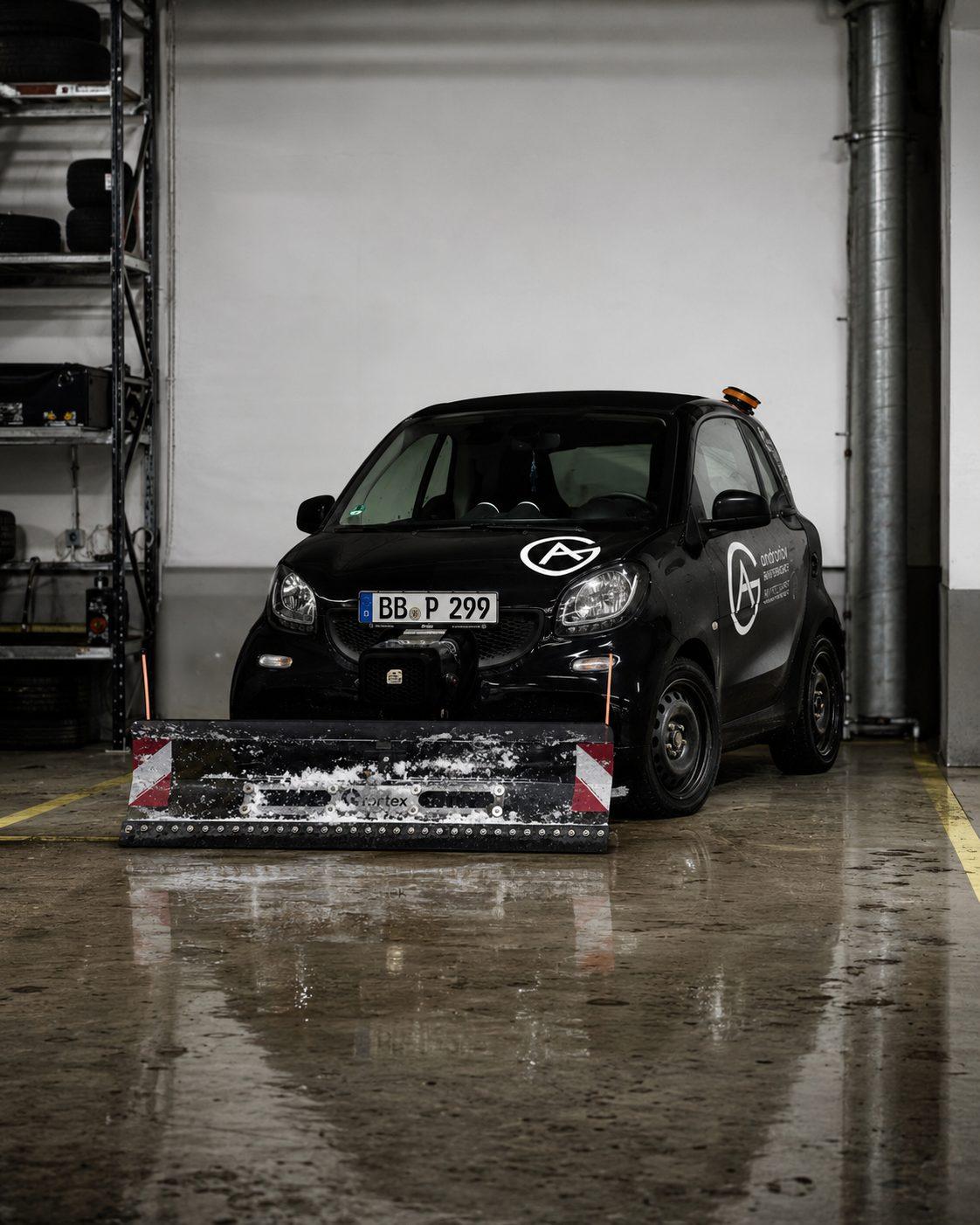 Andonov Smart Car mit Schneepflug — eigenes Branding, eigene Wartung