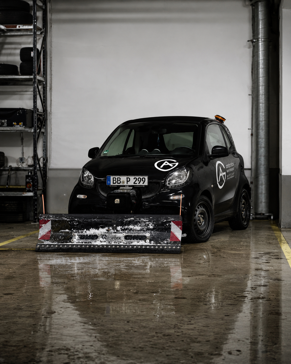 Andonov Smart Car mit Schneepflug — eigenes Branding, eigene Wartung